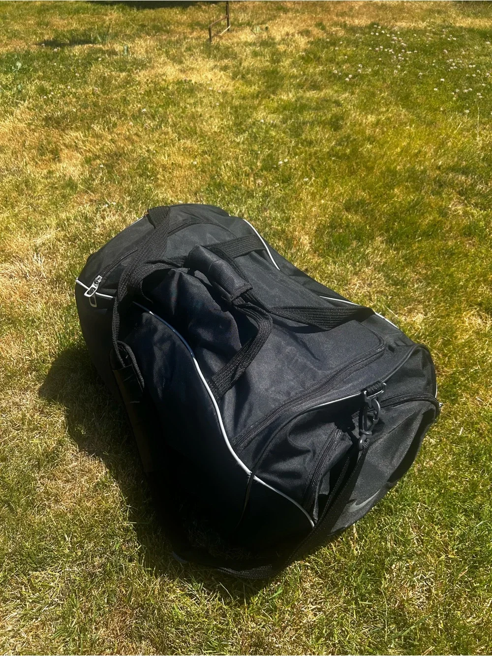 Nike Black Duffle Bag Men's Gym Travel Bag Size 23”x13”x10”